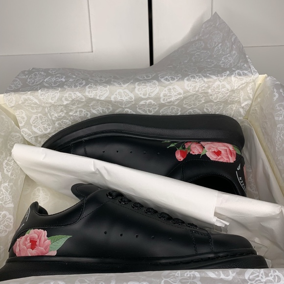 Alexander McQueen Classic Oversized Chunky Sole Sneakers - Picture 13 of 16